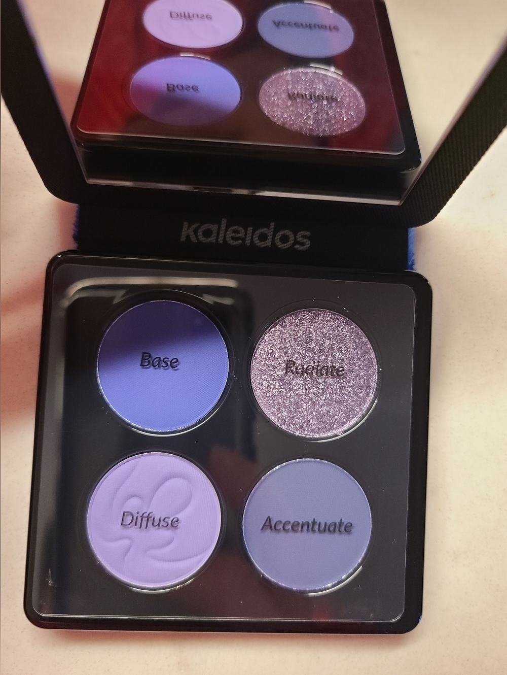 Kaleidos Eyeshadow Quad - Glowing Iris - Picture 2 of 5